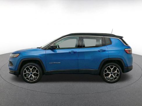 Used 2025 Jeep Compass Limited AWD/4WD image 4