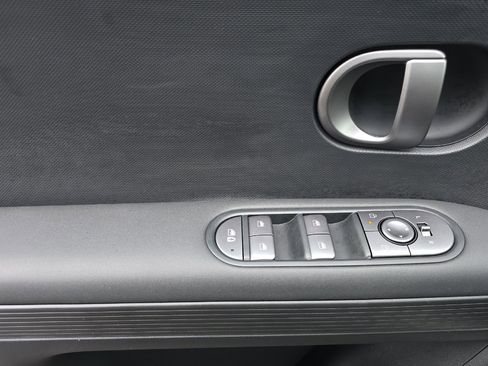 New 2025 Hyundai Ioniq 5 SE image 11