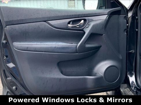 Used 2018 Nissan Rogue SV image 24