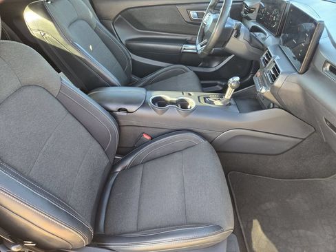 Used 2024 Ford Mustang Convertible RWD image 12