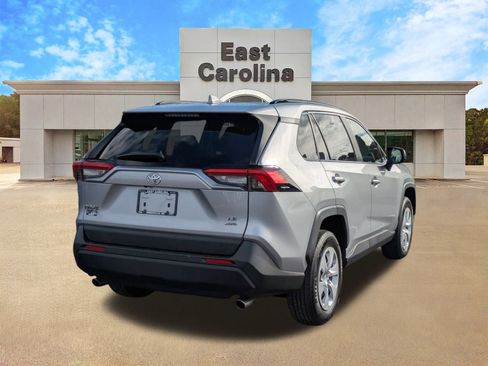 Used 2019 Toyota RAV4 LE image 3