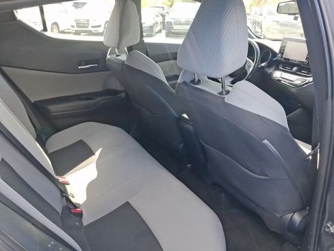 Used 2019 Toyota C-HR XLE FWD image 27
