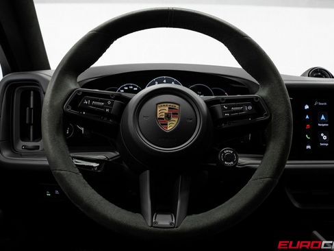 Used 2025 Porsche Cayenne GTS image 25