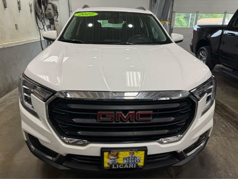Used 2022 GMC Terrain SLE w/ Driver Convenience Package AWD/4WD image 2