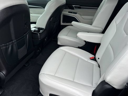 Certified 2024 Kia Telluride S w/ S Sunroof Package AWD/4WD image 12