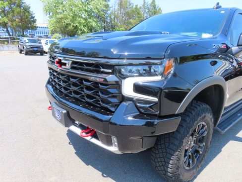 Used 2022 Chevrolet Silverado 1500 ZR2 w/ Technology Package AWD/4WD image 8