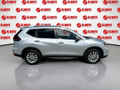 Used 2018 Nissan Rogue SV w/ Premium Package AWD/4WD image 4