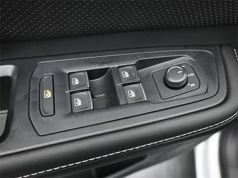 New 2026 Volkswagen Atlas Cross Sport SE image 13