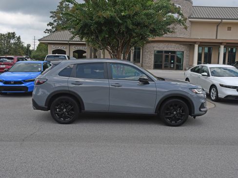 Used 2025 Honda HR-V Sport image 5