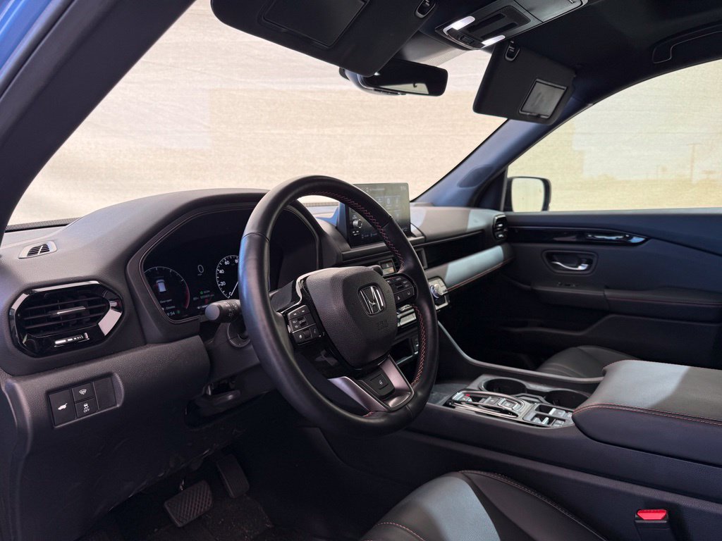 Used 2025 Honda Pilot TrailSport image 14