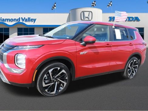 Used 2024 Mitsubishi Outlander 4WD Plug-In Hybrid image 3