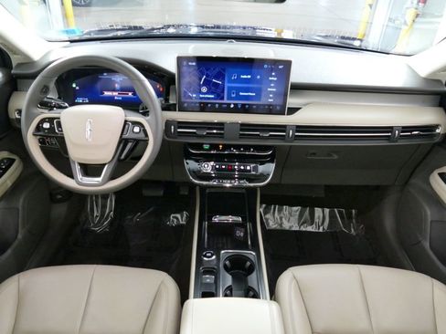 Used 2023 Lincoln Corsair AWD w/ Equipment Group 101A image 10