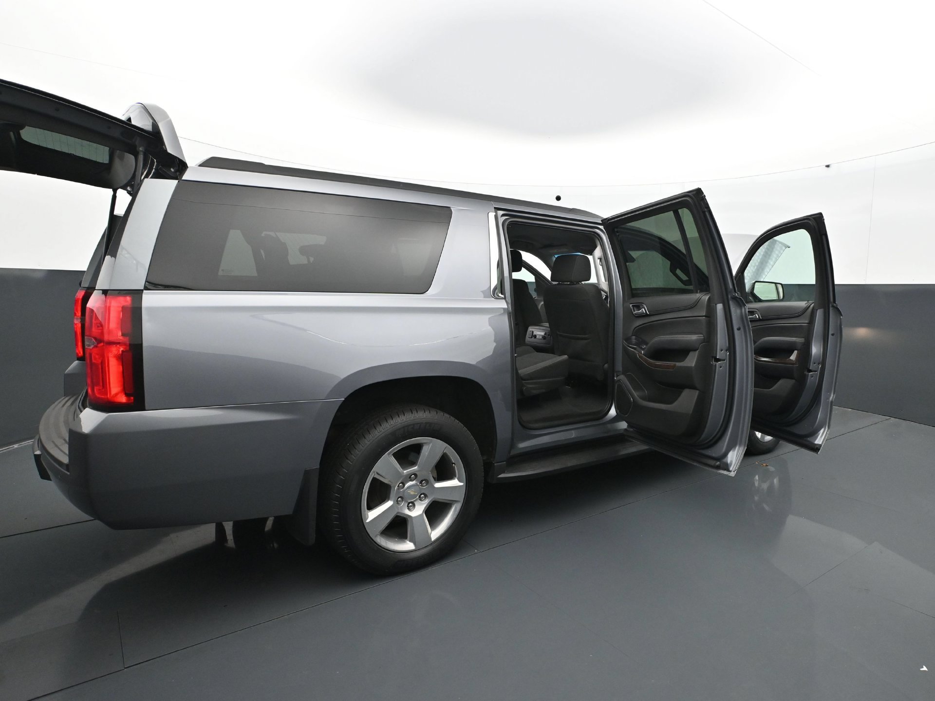 Used 2019 Chevrolet Suburban LS w/ Max Trailering Package AWD/4WD image 37