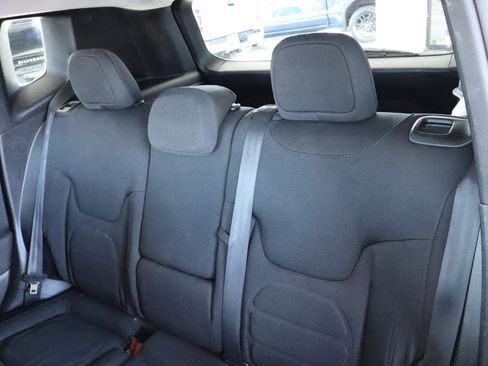 Used 2018 Jeep Renegade Latitude w/ Popular Equipment Group FWD image 30