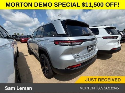 New 2025 Jeep Grand Cherokee Limited w/ Black Appearance Package image 13