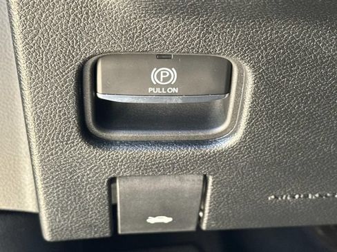 Used 2024 Jeep Grand Cherokee L Laredo RWD image 33