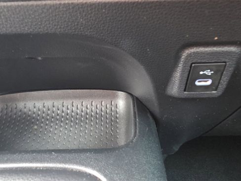 Used 2025 Toyota Corolla LE image 28