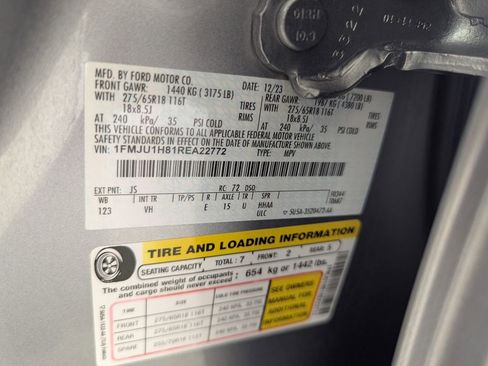 Used 2024 Ford Expedition XLT image 28