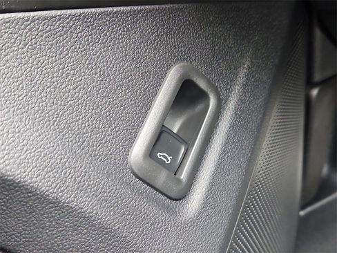 New 2025 Volkswagen Tiguan SE R-Line image 12