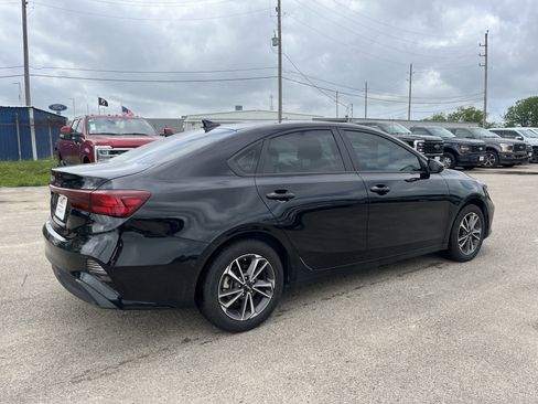 Used 2023 Kia Forte LXS image 2
