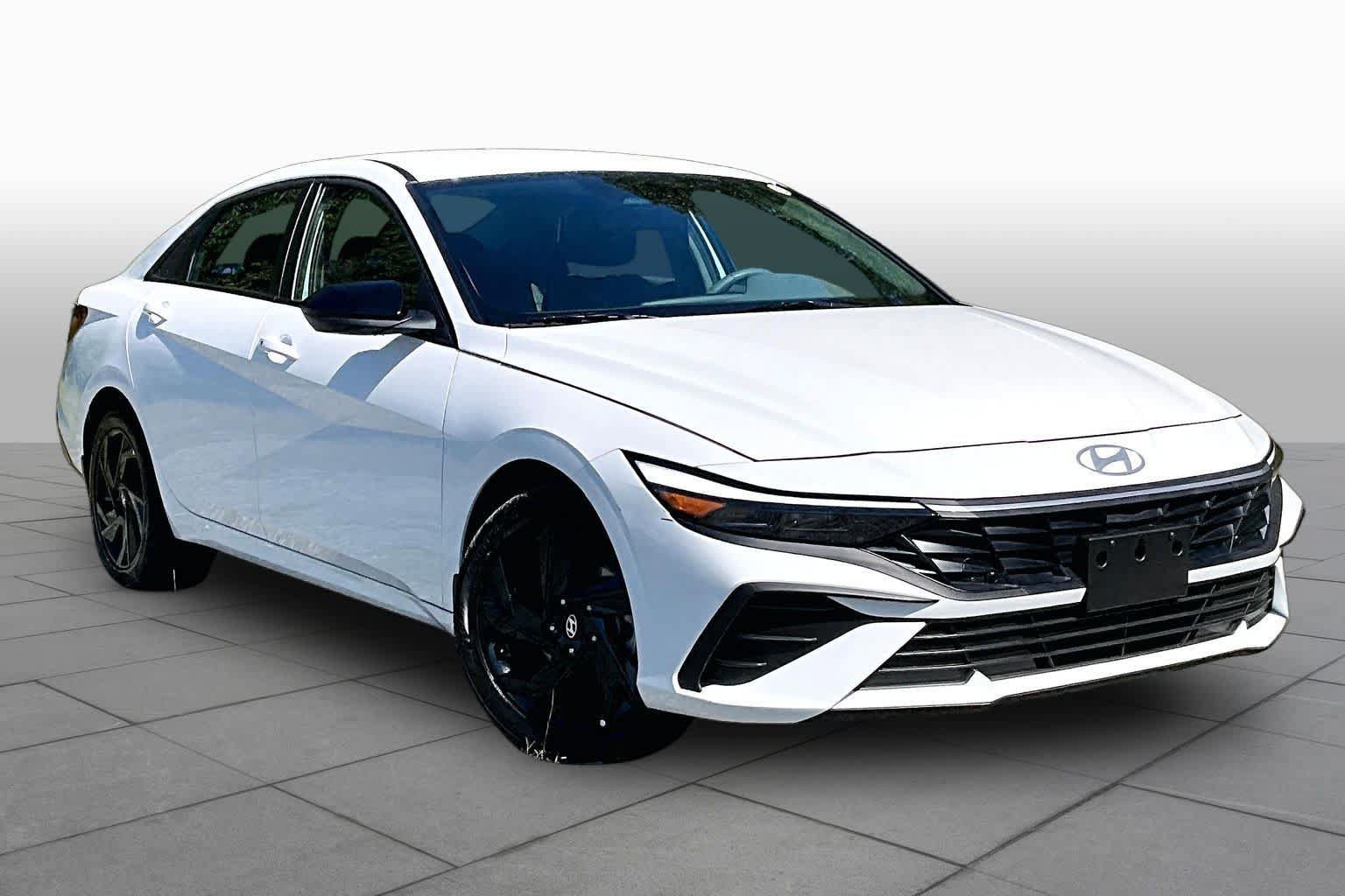 Used 2026 Hyundai Elantra Sport FWD image 3