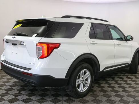 Used 2023 Ford Explorer XLT AWD/4WD image 13