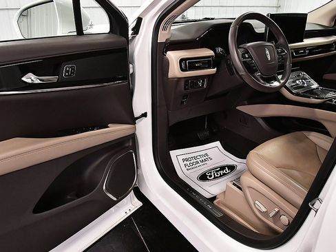 Used 2022 Lincoln Nautilus Reserve image 14
