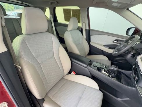 Used 2023 Nissan Rogue SV AWD/4WD image 36