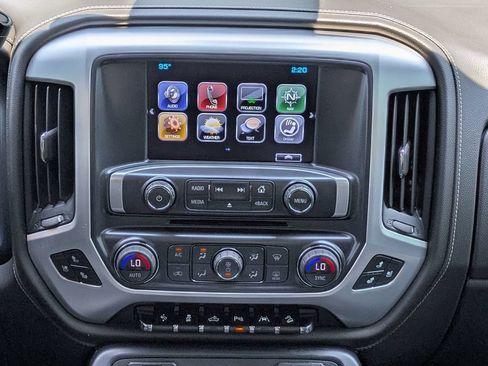 Used 2018 GMC Sierra 1500 SLT AWD/4WD image 18