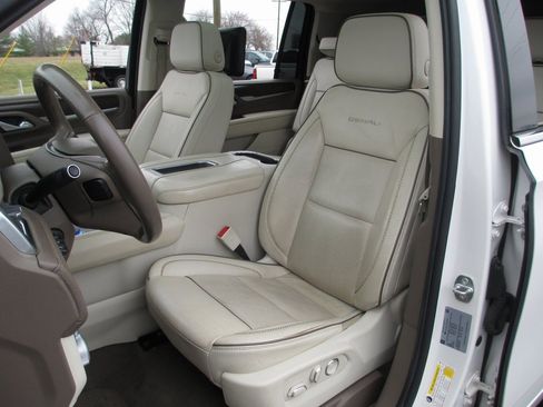 Used 2021 GMC Yukon XL Denali w/ Denali Premium Package image 21