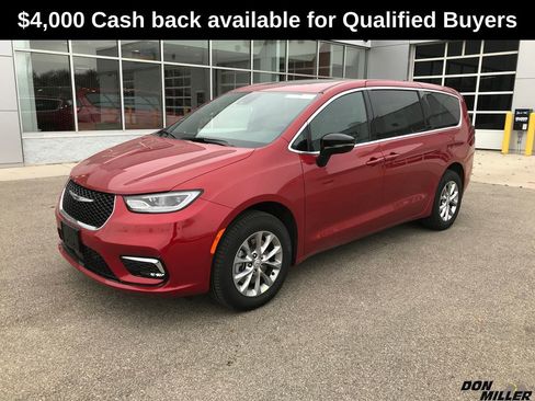 New 2026 Chrysler Pacifica Limited w/ Trailer Tow Group image 1