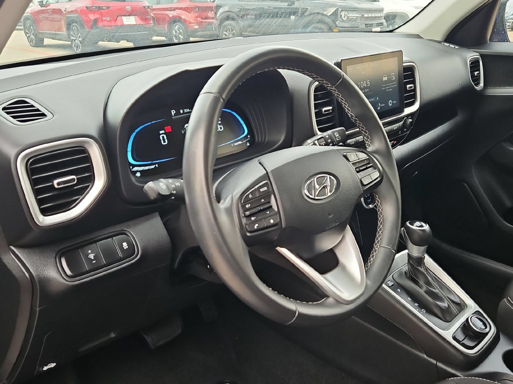 Used 2025 Hyundai Venue SEL FWD image 15