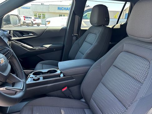New 2026 Chevrolet Equinox LT w/ Safety and Technology Package FWD image 11