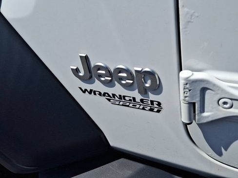 Used 2018 Jeep Wrangler Sport AWD/4WD image 7