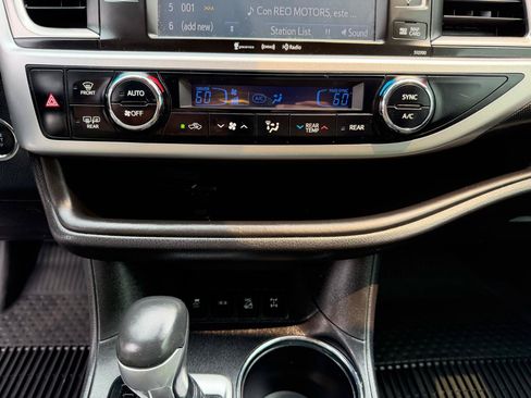 Used 2019 Toyota Highlander SE w/ Protection Package #3 AWD/4WD image 16