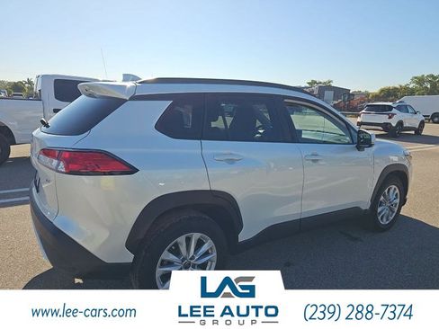 Used 2022 Toyota Corolla Cross LE image 2