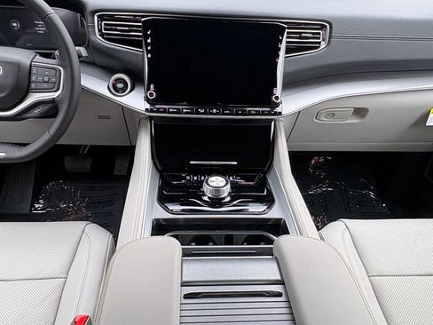 New 2026 Jeep Grand Wagoneer L 2WD image 3