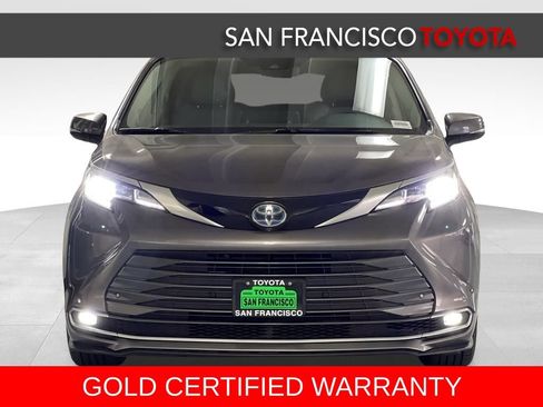 Certified 2021 Toyota Sienna Limited image 8