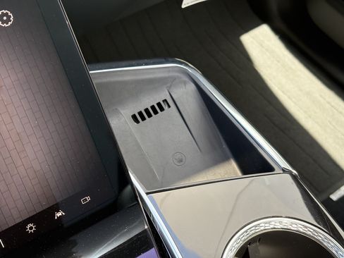 Certified 2025 Cadillac Escalade IQ Luxury 2 w/ LPO, Premium Carpet Package AWD/4WD image 29