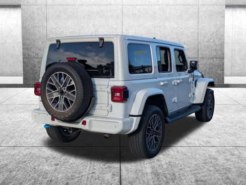 Used 2022 Jeep Wrangler Unlimited Sahara AWD/4WD image 5