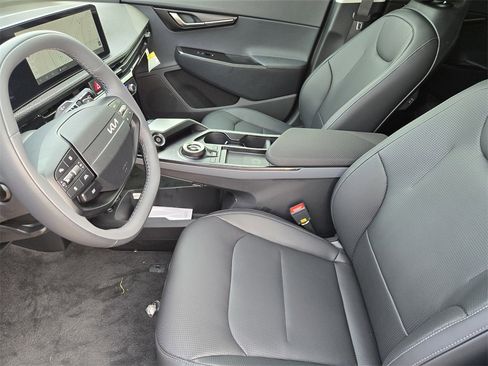 New 2025 Kia EV6 Wind image 9