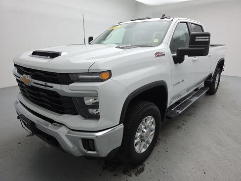 Used 2024 Chevrolet Silverado 2500 LT w/ All Star Edition AWD/4WD image 6