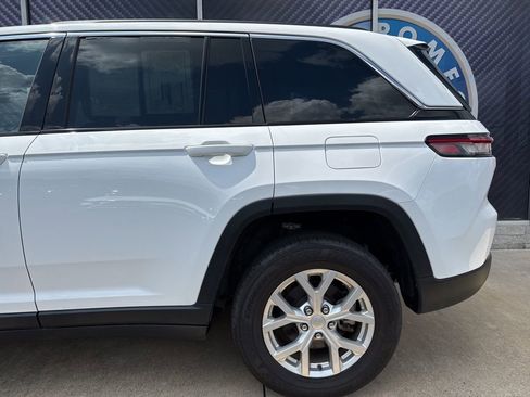 Used 2023 Jeep Grand Cherokee Limited image 14