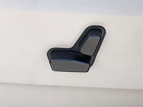 Used 2014 Chrysler Town & Country Touring-L w/ Driver Convenience Group image 18