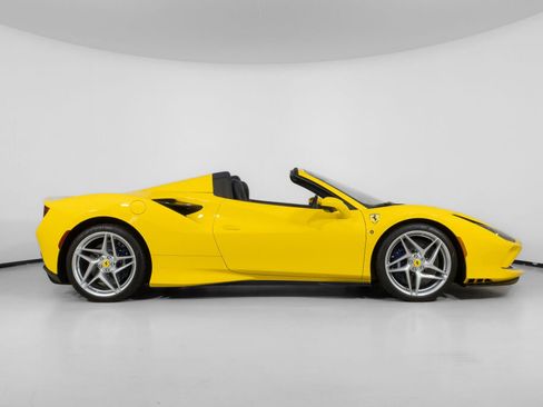 Used 2022 Ferrari F8 Tributo image 10