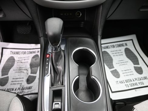 Used 2022 Chevrolet Equinox LS w/ LS Convenience Package image 17