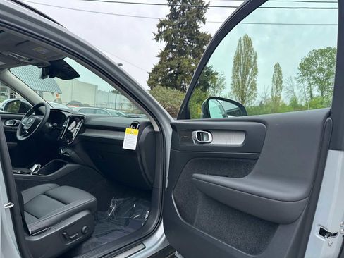 Used 2026 Volvo XC40 B5 Ultra w/ Climate Package AWD/4WD image 11