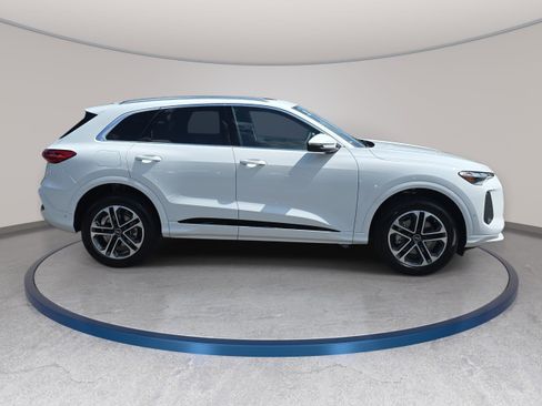 New 2026 Audi Q5 Premium AWD/4WD image 4