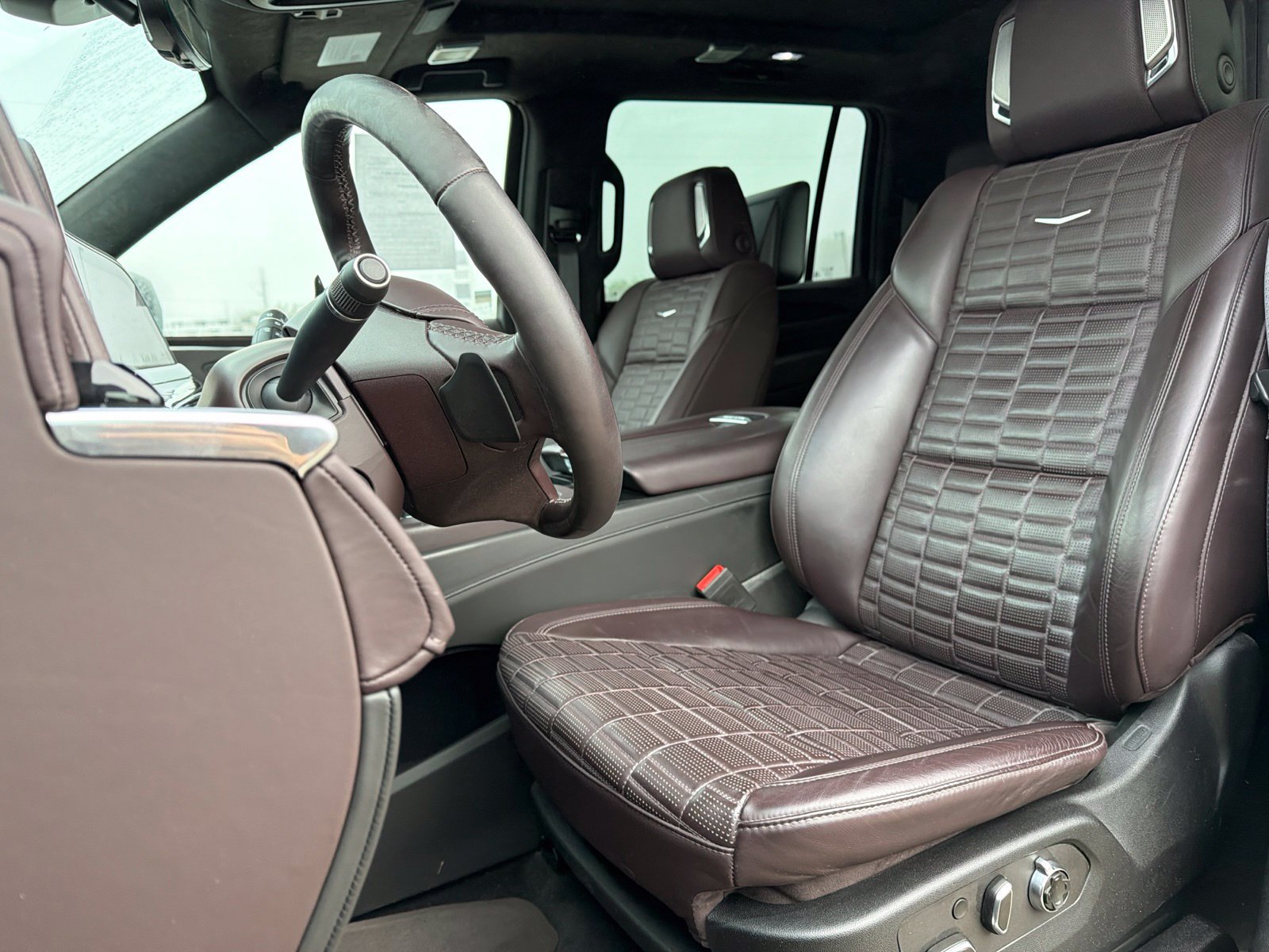 Used 2022 Cadillac Escalade ESV Sport Platinum w/ LPO, ONYX Package AWD/4WD image 8