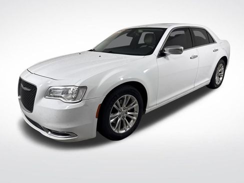 Used 2016 Chrysler 300 C RWD image 7